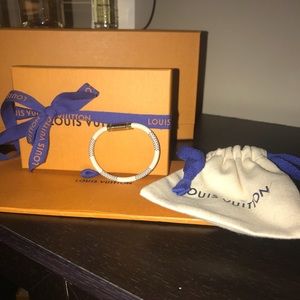 Keep it bracelet size 17